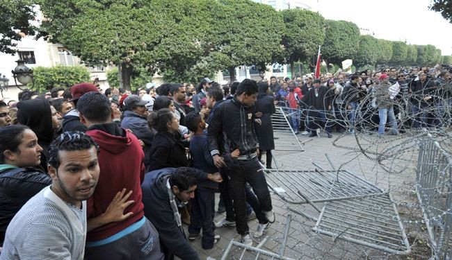 عنف في تونس وتشكيك حول تشكيل حكومة تكنوقراط
