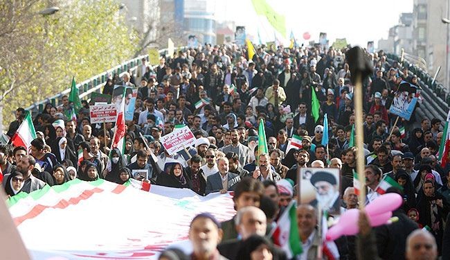 ايران تحتفل بثورتها وترفض لغة التفاوض مع التهديد