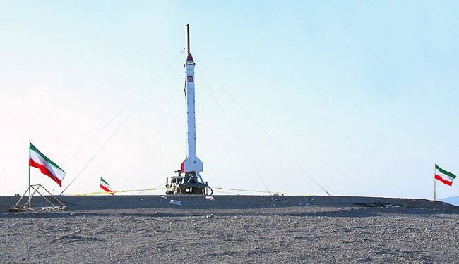 إيران تصنع طائرتي ركاب ومحركات للصواريخ