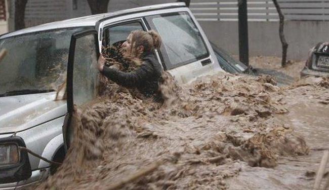 فيضانات في أثينا بسبب الأمطار الغزيرة