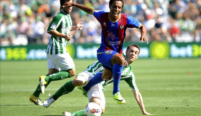 إشبيلية يسحق سلتا فيجو برباعية في الليجا