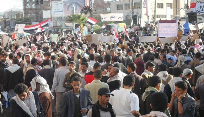 تظاهرات باليمن تطالب بمحاكمة صالح واعوانه