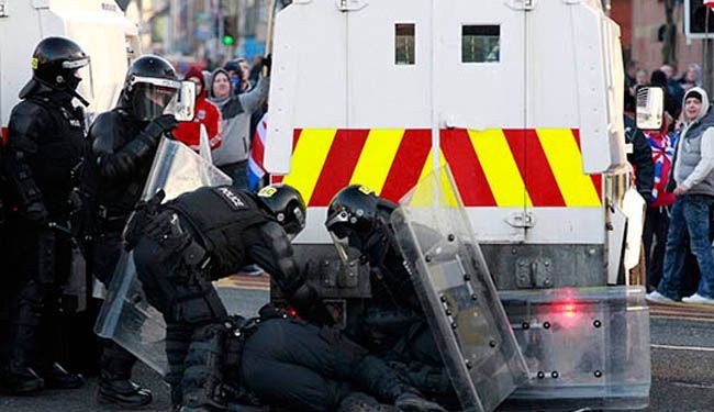 إصابة 5 رجال شرطة بأعمال عنف في ايرلندا الشمالية