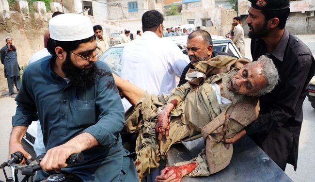 12 قتيلا بانفجار سيارة مفخخة في بيشاور بباكستان