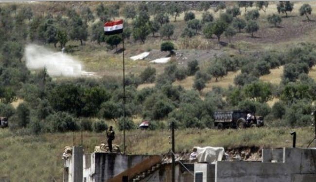الجيش السوري يقصف متسللين على حدود لبنان