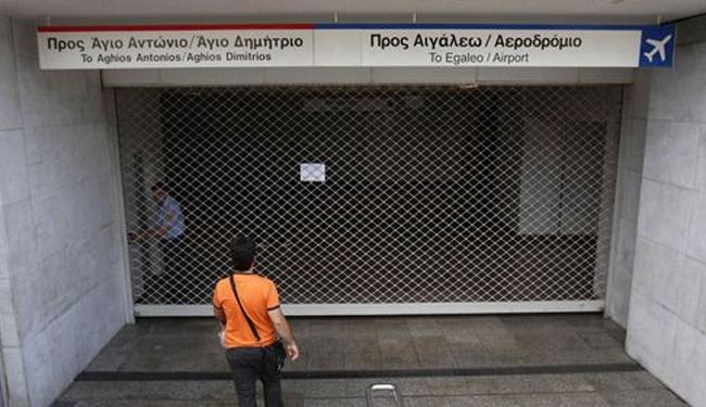 اضراب يشل حركة العبارات والقطارات في اليونان
