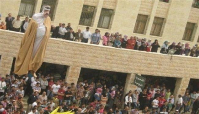 دانشجویان فلسطینی امیر قطر را آتش زدند