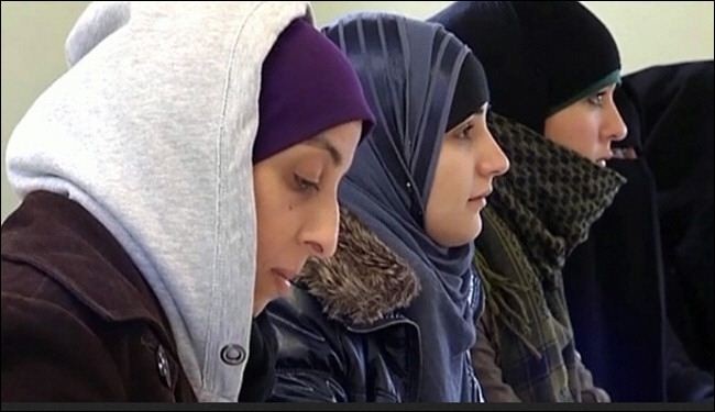 مشروع قانون فرنسي يحظر الحجاب بالقطاع الخاص