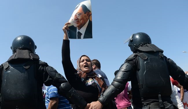 لبخند سرزنش آميز مبارك به انقلاب