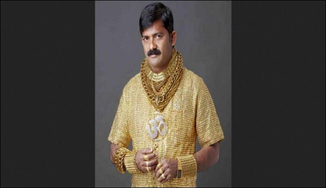 هندي يشتري قميصاً من الذهب بقيمة 250 ألف دولار