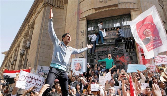 انتقاد شدید قضات مصری از هواداران مرسي