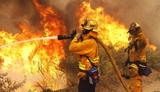 احتواء 30 في المئة من حرائق الغابات جنوب كاليفورنيا