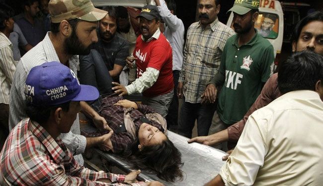 جرحى جراء انفجار قنبلة في كراتشي بباكستان