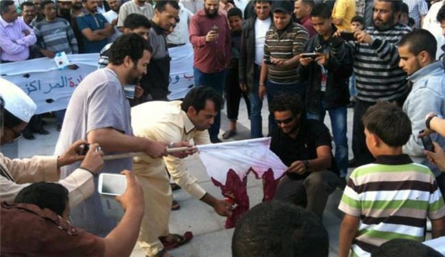 پرچم قطر در لیبی به آتش کشیده شد