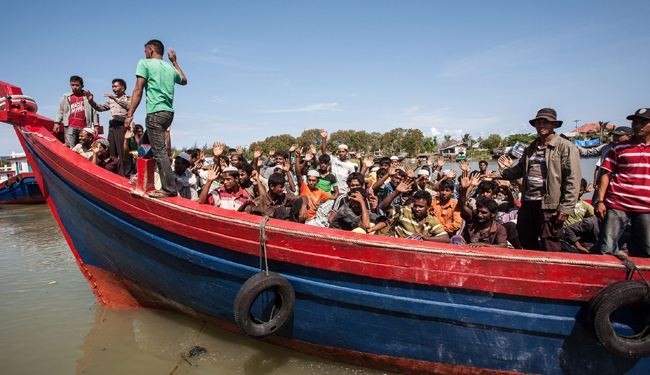 غرق سفينة تنقل المئات من مسلمي ميانمار