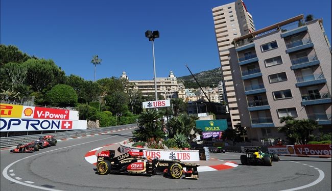 روزبرغ يفوز بسباق موناكو الفرنسي للسيارات