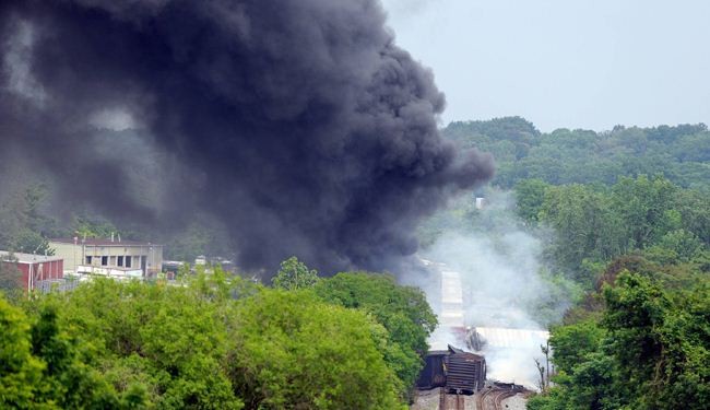 اميركا: حريق باصطدام شاحنة بقطار يحمل مواد كيميائية