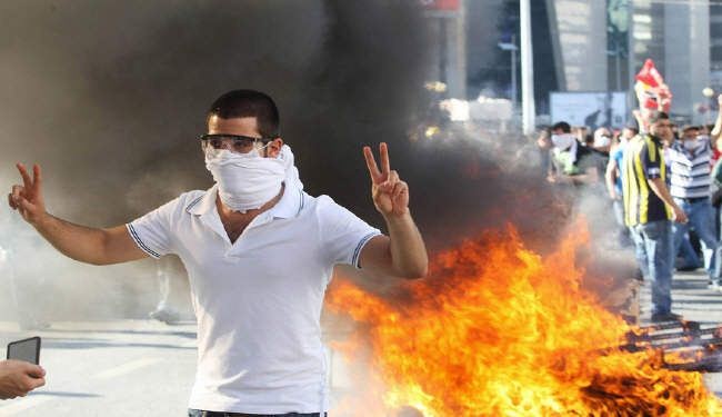 79 جريحا و939 موقوفا في تظاهرات تركيا