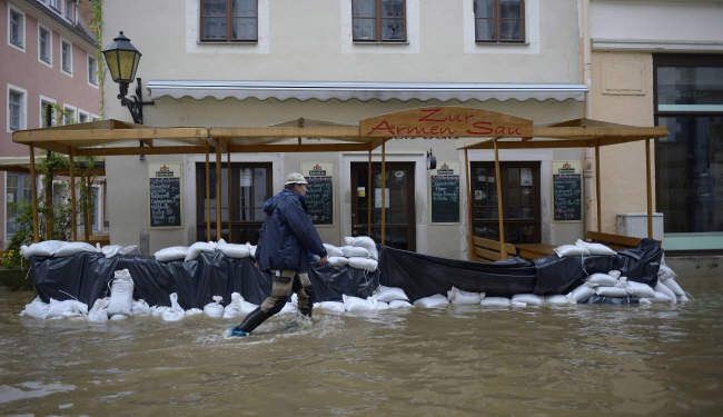 الفيضانات تجتاح براغ وتتجه نحو المانيا