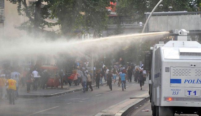استمرار الاحتجاجات بالمدن التركية والعمال ينضمون لها