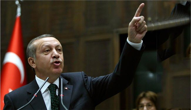 أردوغان ينذر المحتجين ويتعهد بإخلاء 