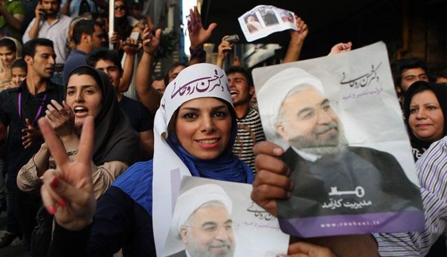 أحمدي نجاد ومرشحي الرئاسة يهنئون بفوز روحاني