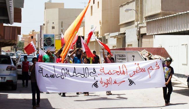 مسيرات متواصلة بالبحرين رغم الاعتقالات والمداهمات