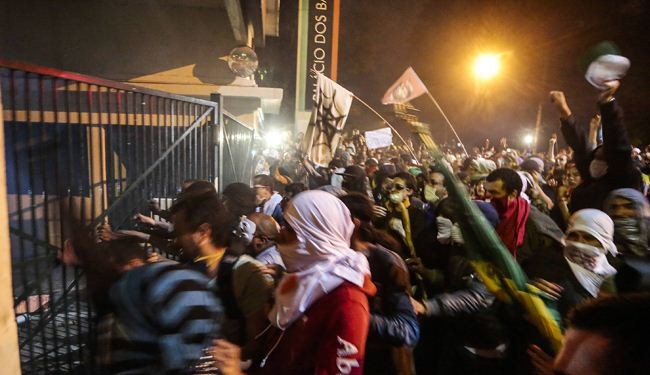 مواجهات بين الشرطة ومتظاهرين في البرازيل