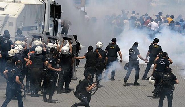 الشرطة التركية تعتقل العشرات في كافة انحاء البلاد