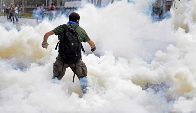 اطباء تركيا يدينون الاستخدام الكثيف للغاز ضد المتظاهرين
