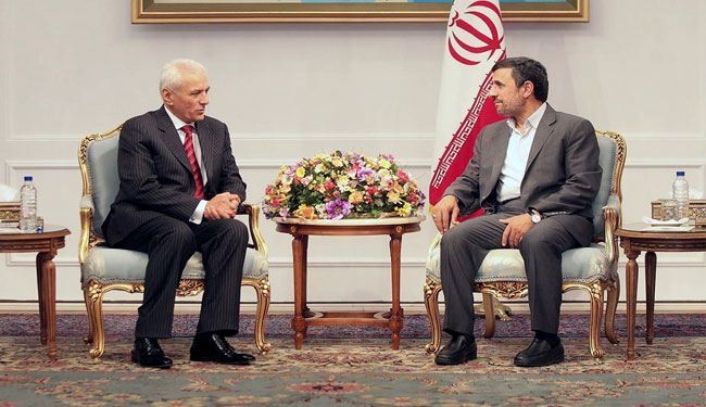 احمدي نجاد: العلاقات بين إيران وطاجيكستان استثنائية