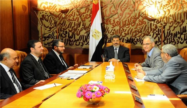 احتمال تعلیق قانون اساسی و انحلال مجلس مصر