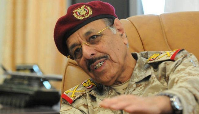 الاحمر يهدد بعزل الرئيس اليمني على غرار مرسي