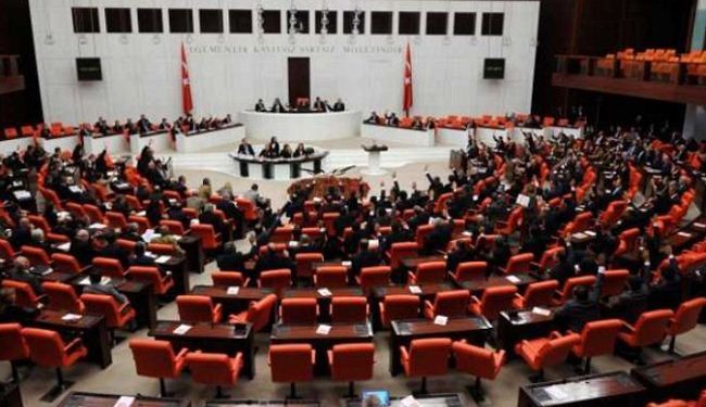 البرلمان التركي يعدل قانونا استخدم لتبرير الانقلابات