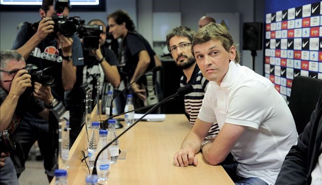 فيلانوفا يستقيل من تدريب برشلونة لأسباب صحية