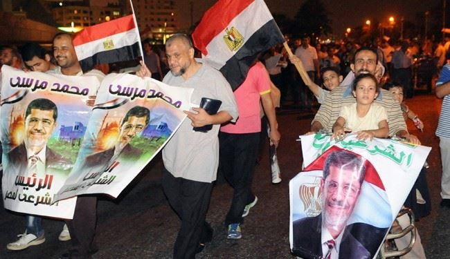 Morsi supporters' rally defies army chief call