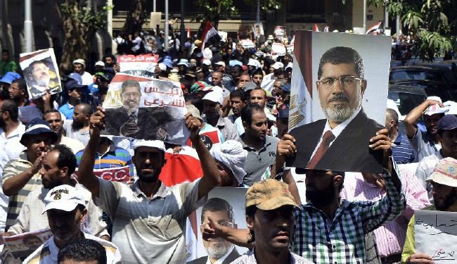 مؤيدو مرسي يقررون الاستمرار في التظاهر