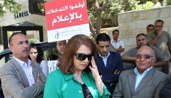 صحافيون اردنيون يطالبون باقالة الحكومة