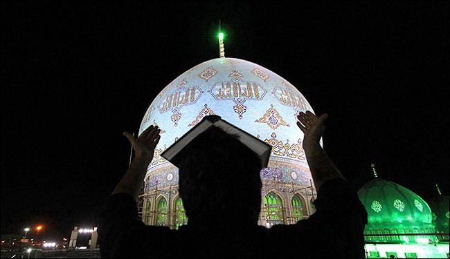 بالصور..احياء ليلة 23 من رمضان (ليلة القدر) في ايران