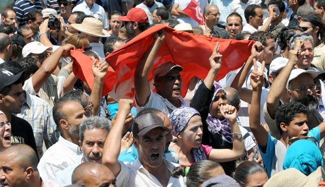 تونس: تشييع البراهمي ودعوات لاسقاط الحكومة