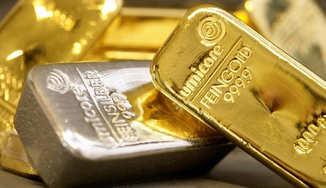 الذهب يرتفع مع هبوط الدولار إلى أدنى مستوى في 7 أسابيع