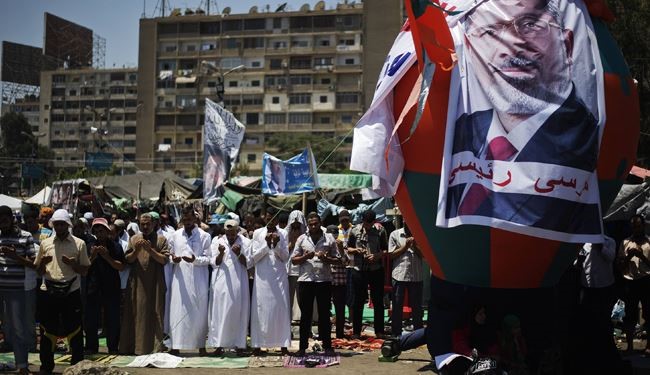 عرض اندام مخالفان و موافقان اخوان در قاهره