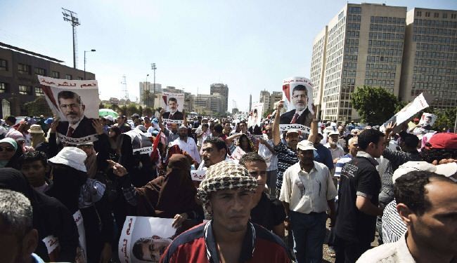 انصار مرسي يدعون للاحتجاج والامن سيفرقهم تدريجيا