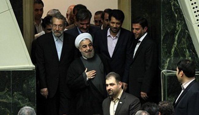 روحاني يستعرض رؤيته حول مستقبل البلاد ويدافع عن وزرائه
