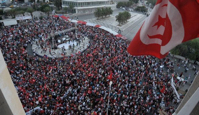 احتجاجات في تونس واقتراح بتشكيل حكومة وحدة