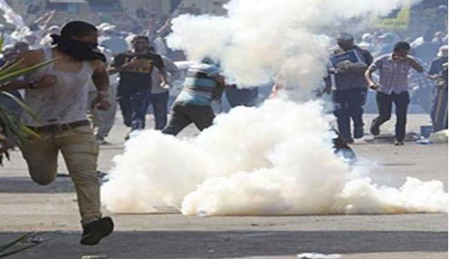 اعتقال عشرات المعتصمين بميدان النهضة