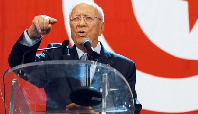 السبسي: تأخر الحل السياسي يدفع تونس لسيناريو مصر