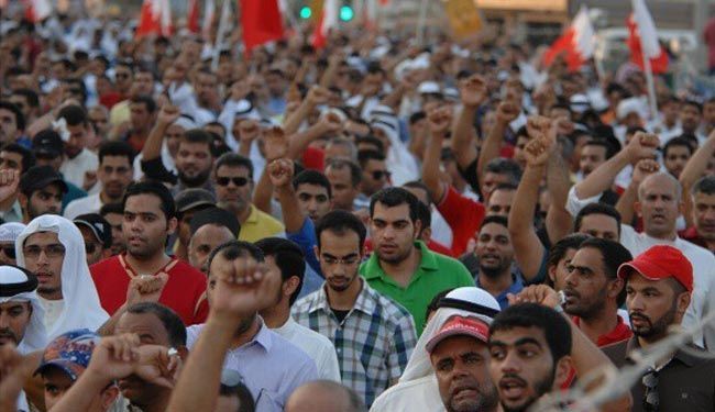 شعب البحرين يتظاهر تأكيدا على حقه بالحرية والديمقراطية
