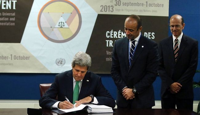 Kerry signs UN arms treaty, US Senators vow to block