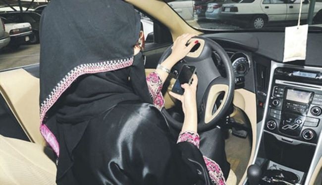 المطالبة برفع الحظر على قيادة المرأة للسيارات